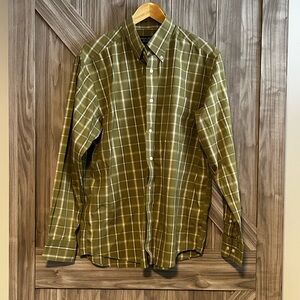Eddie Bauer Men’s Relaxed Fit Earth tone olive green Plaid Shirt – Size Large
